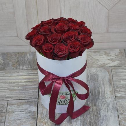 Букет из 25 роз в шляпной коробке Red Paris / Челябинск / Цена от 5 000 Р